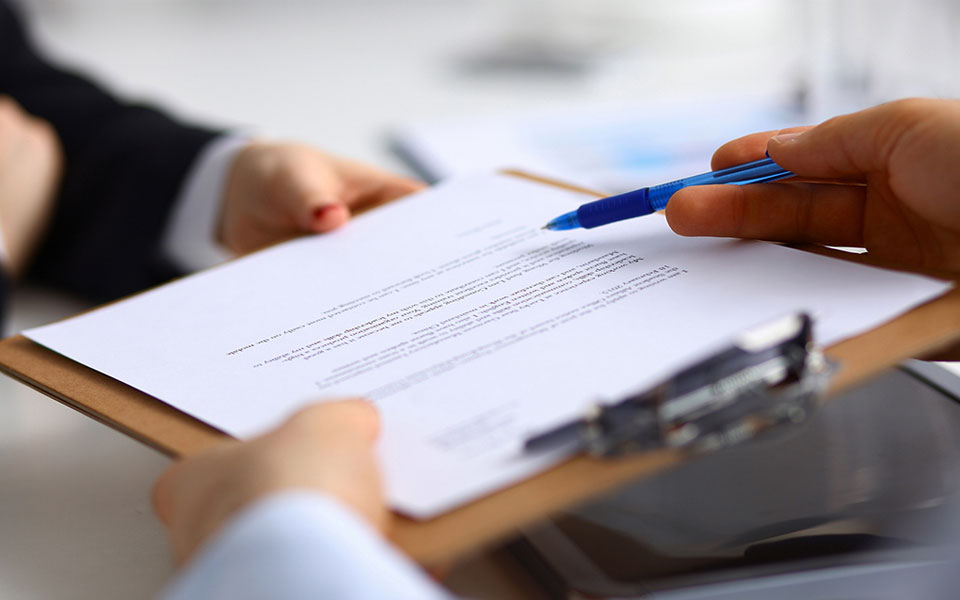 Two employees holding a clipboard.