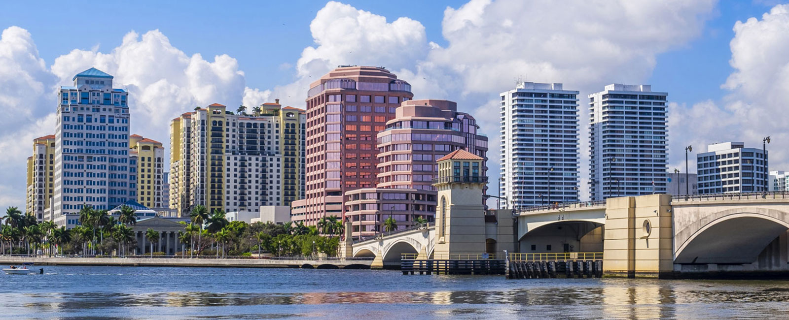 Palm Beach Gardens, Florida skyline.
